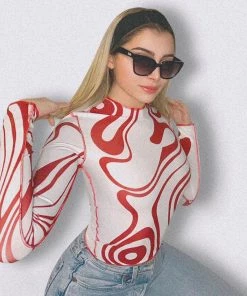 Trendy & Unique Athletic Marble Print Contrast Seamed Long Sleeve Crop Top - Red