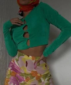 Trendy & Unique Chic Round Neck Button Up Long Sleeve Crop Top - Green What's New