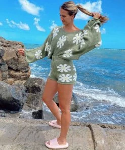 Trendy & Unique Cute Floral Print Pullover Knit Shorts Matching Set - Green