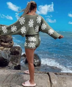Trendy & Unique Cute Floral Print Pullover Knit Shorts Matching Set - Green