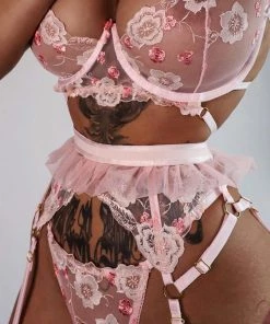 Trendy & Unique Dreamy Floral Garter String Thong Lace Underwire Bralette Set - Pink