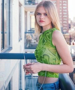 Trendy & Unique What's New Fall In Love Gradient Heart Printed Mesh Crop Tank Top - Green