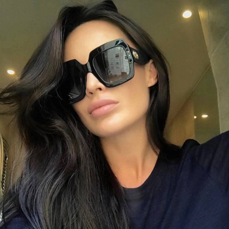 Trendy & Unique What's New Modern Chic Tinted Oversized Square Gradient Sunglasses - Black 4 Trendy & Unique What's New Modern Chic Tinted Oversized Square Gradient Sunglasses - Black