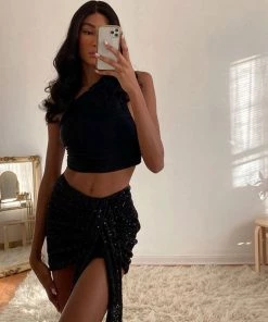 Trendy & Unique Modern Style Ruched Trim One Shoulder Cropped Tank Top - Black What's New