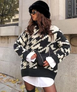 Trendy & Unique Oversized Houndstooth Print Turtleneck Sleeved Pullover Sweater - Black
