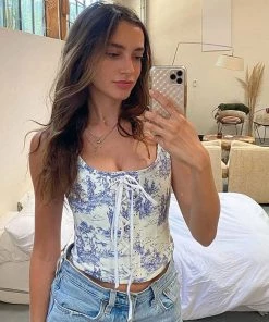 Trendy & Unique Pretty Painting Printed Scoop Neck Lace Up Crop Top - Blue What's New