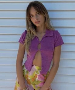 Trendy & Unique Retro Style Collared Short Sleeve Button Up Crop Top - Purple What's New