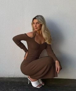 Trendy & Unique Sexy Halter Neck Long Sleeve Ribbed Knit Midi Dress - Coffee What's New