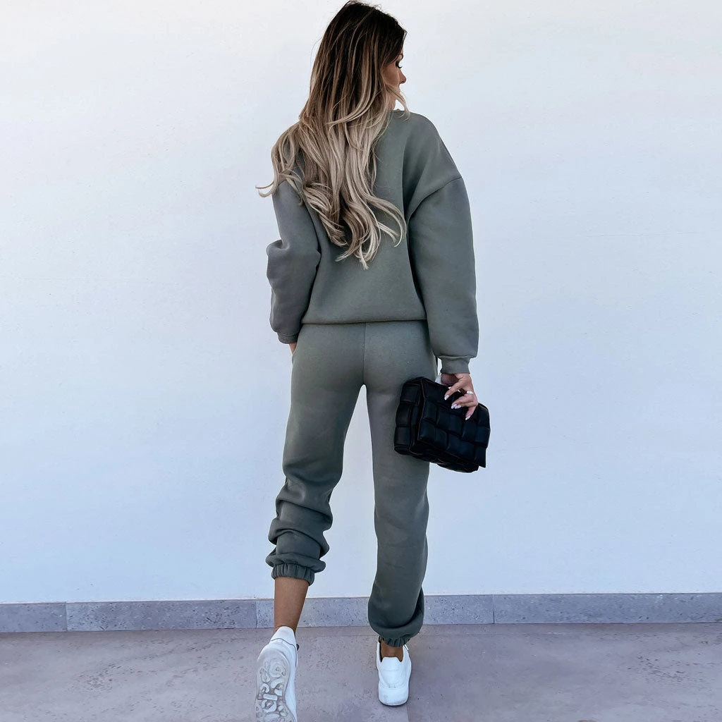 Trendy & Unique Simple Style Round Neck Long Sleeve Sweatsuit Matching Set - Army Green 5 Trendy & Unique Simple Style Round Neck Long Sleeve Sweatsuit Matching Set - Army Green
