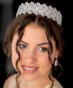 Trendy & Unique Sparkly Crystal Rhinestone Flower Embellished Headband - Silver What's New