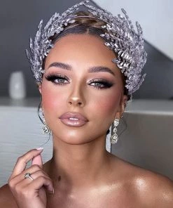 Trendy & Unique What's New Sparkly Crystal Rhinestone Leaf Motif Embellished Headband - Silver