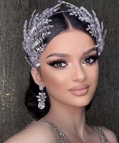 Trendy & Unique What's New Sparkly Crystal Rhinestone Leaf Motif Embellished Headband - Silver