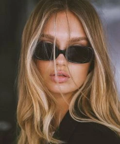 Trendy & Unique What's New Time Fly Back '90s It Girl Square Frame Tinted Sunglasses - Black