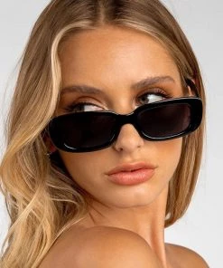 Trendy & Unique What's New Time Fly Back '90s It Girl Square Frame Tinted Sunglasses - Black