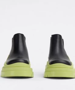 Trendy & Unique What's New Unique Contrast Rubber-Trimmed Low Lug Sole Chelsea Boots - Yellow