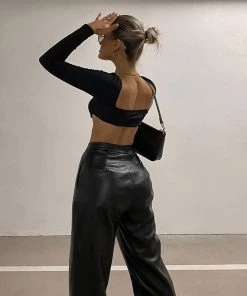 Trendy & Unique Unique Square Neck Bralette Long Sleeve Crop T-Shirt - Black What's New
