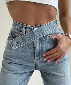 Trendy & Unique Vintage Belted High Waist Faded Wide Leg Jeans - Light Blue