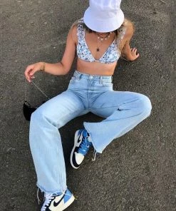 Trendy & Unique Vintage High Waist Frayed Trim Wide Leg Jeans - Light Blue What's New