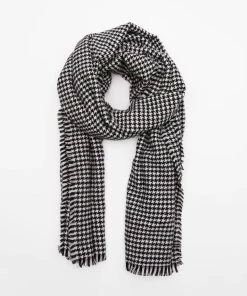 Trendy & Unique Vintage Houndstooth Print Frayed Oversized Blanket Scarf - Black