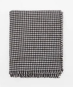 Trendy & Unique Vintage Houndstooth Print Frayed Oversized Blanket Scarf - Black