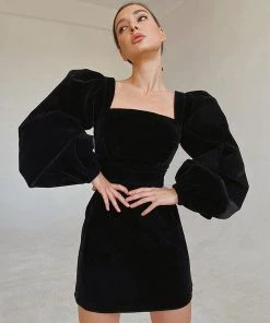 Trendy & Unique Vintage Puff Sleeve Square Neck Velvet Party Mini Dress - Black What's New