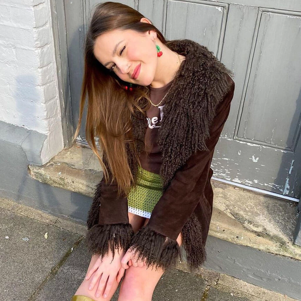 Trendy & Unique Vintage Style Faux-Fur Trim Long Sleeve Open Front Jacket - Brown 4 Trendy & Unique Vintage Style Faux-Fur Trim Long Sleeve Open Front Jacket - Brown