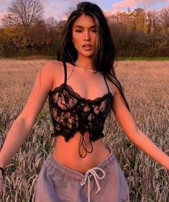 Trendy & Unique Vintage Style Lace-Up Bustier Scalloped Edge Lace Crop Top - Black